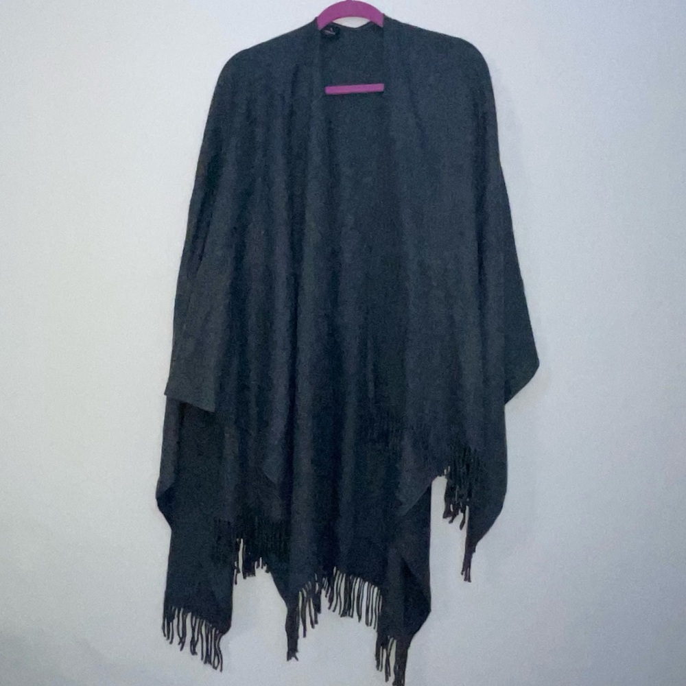 V. FRAAS Shawl Cape Gray Fringed Boho Gray Long Warm Career Classy